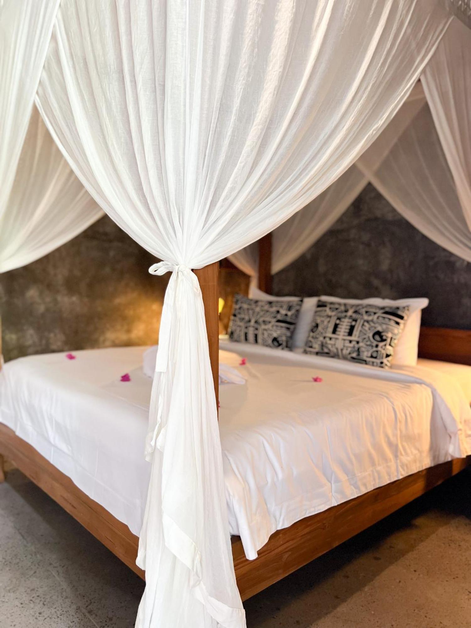 Mangroove Bay Boutique Hostel Banyuwedang Ngoại thất bức ảnh