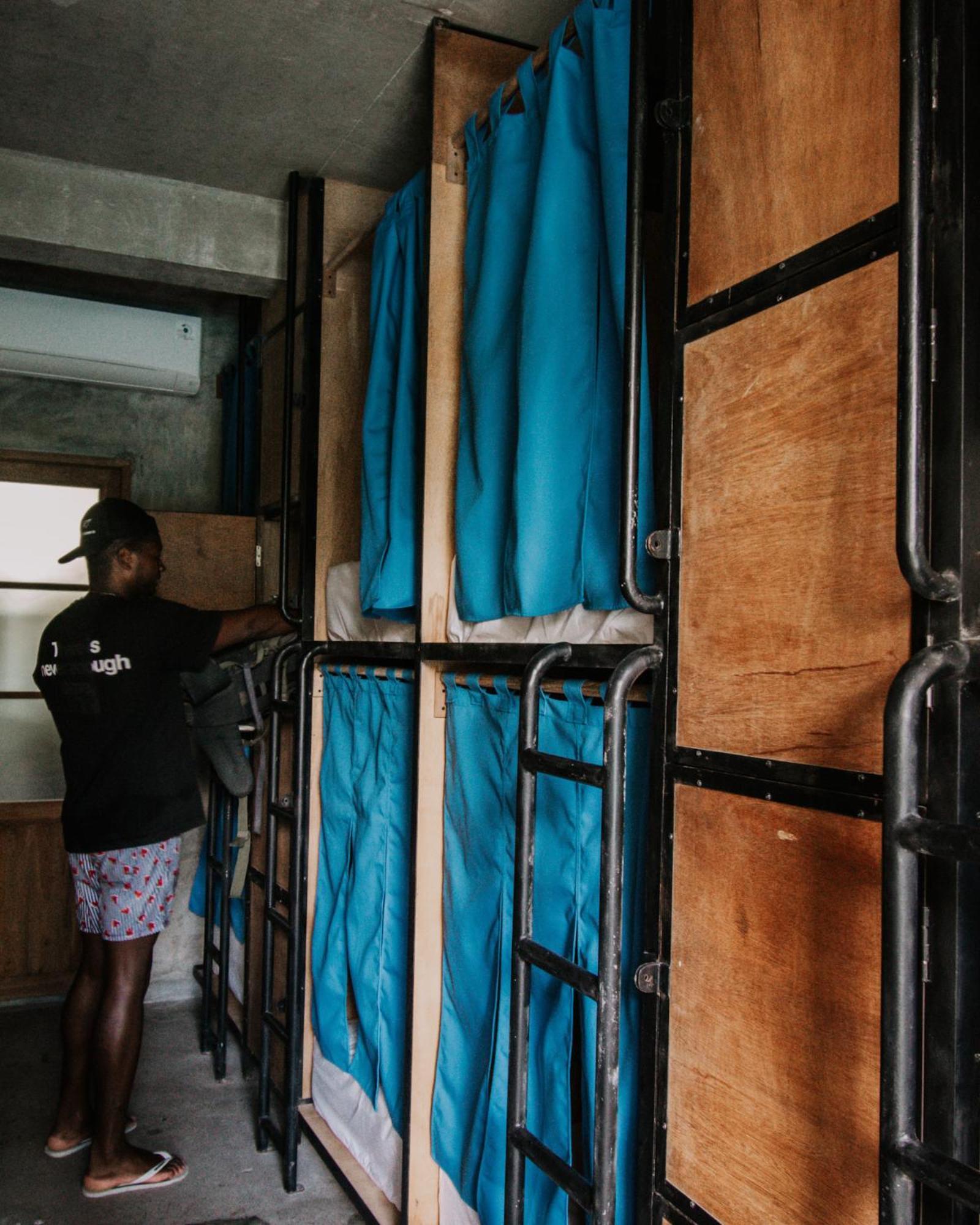 Mangroove Bay Boutique Hostel Banyuwedang Phòng bức ảnh